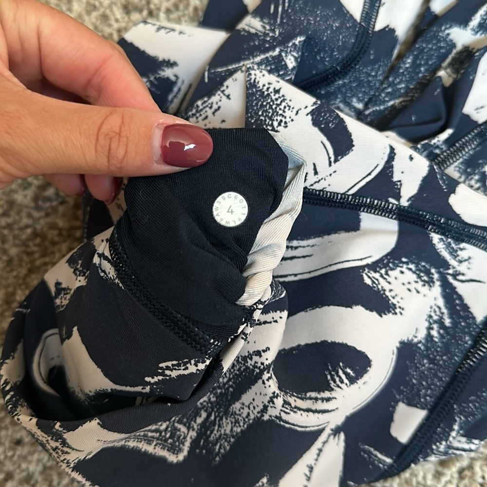 Lululemon Wunder Under Crop (High Rise) • Graffiti Pop Antoinette True Navy - Picture 5 of 7